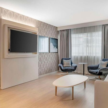 Radisson Plaza Hotel And Suites Каламазу Экстерьер фото