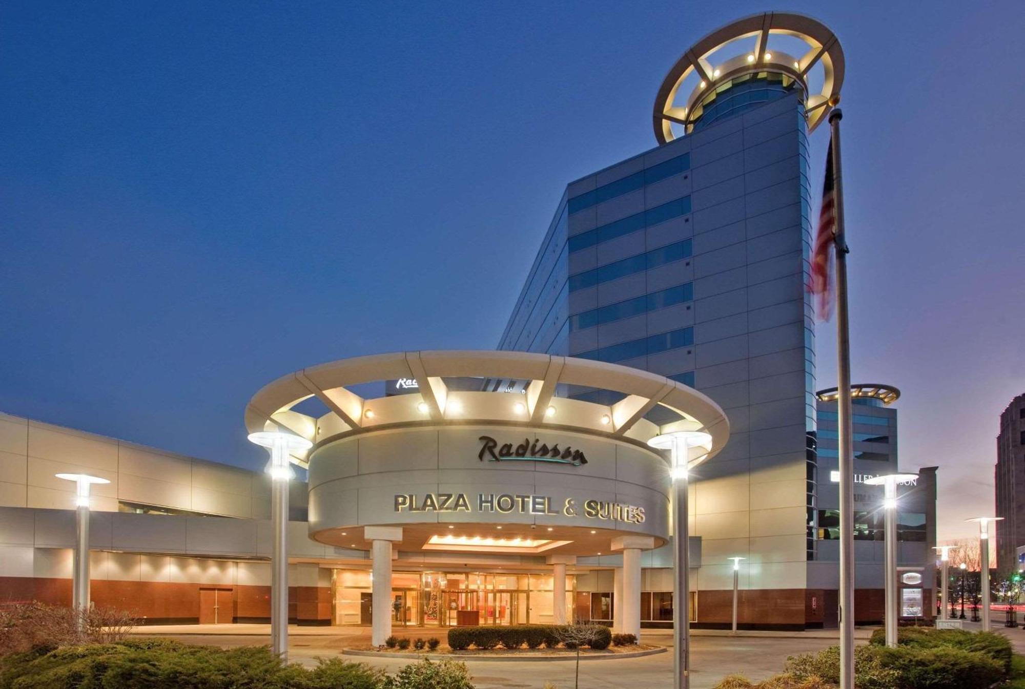 Radisson Plaza Hotel And Suites Каламазу Экстерьер фото